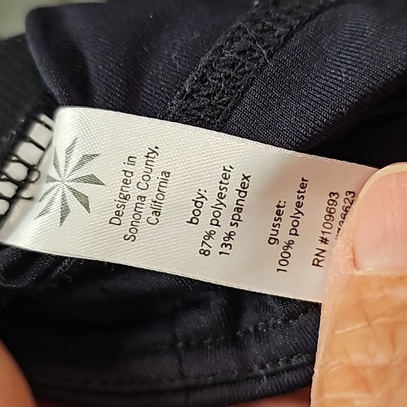 Athlete black capris leggings. Size XL. Zipper pocket.‎ - Picture 5 of 7